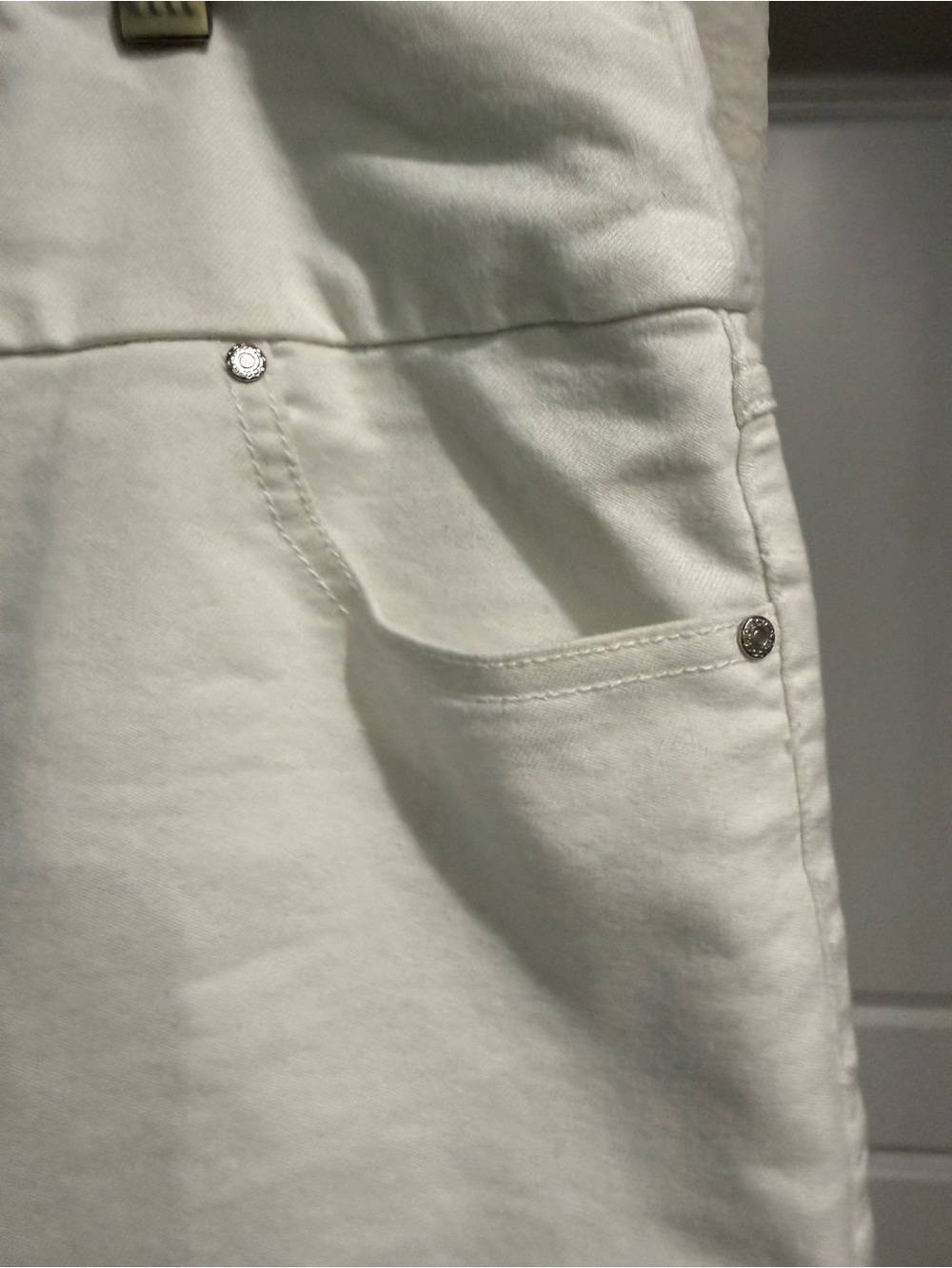 White Mini Skirt - Classic Pull-On Style - size L - Picture 2 of 11